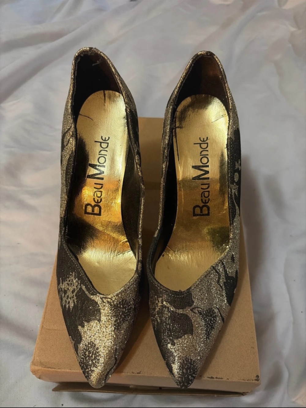 Beau Monde Vintage Sparkle Pumps